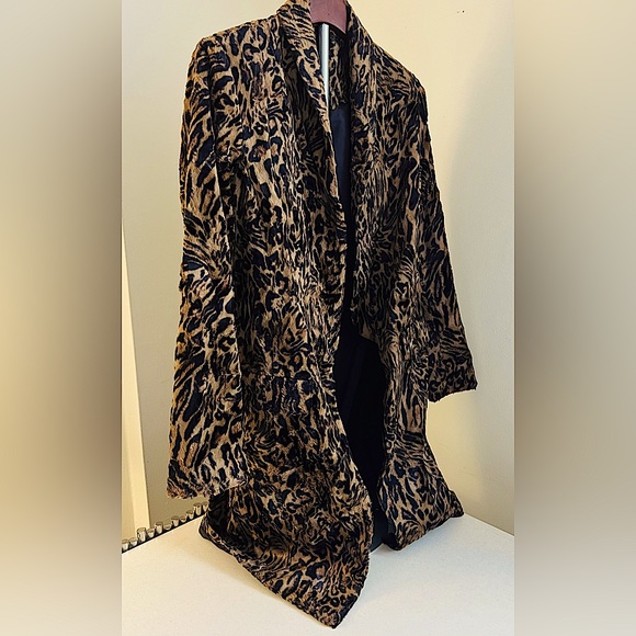 Faux-fur Cheetah print coat - Picture 7 of 12